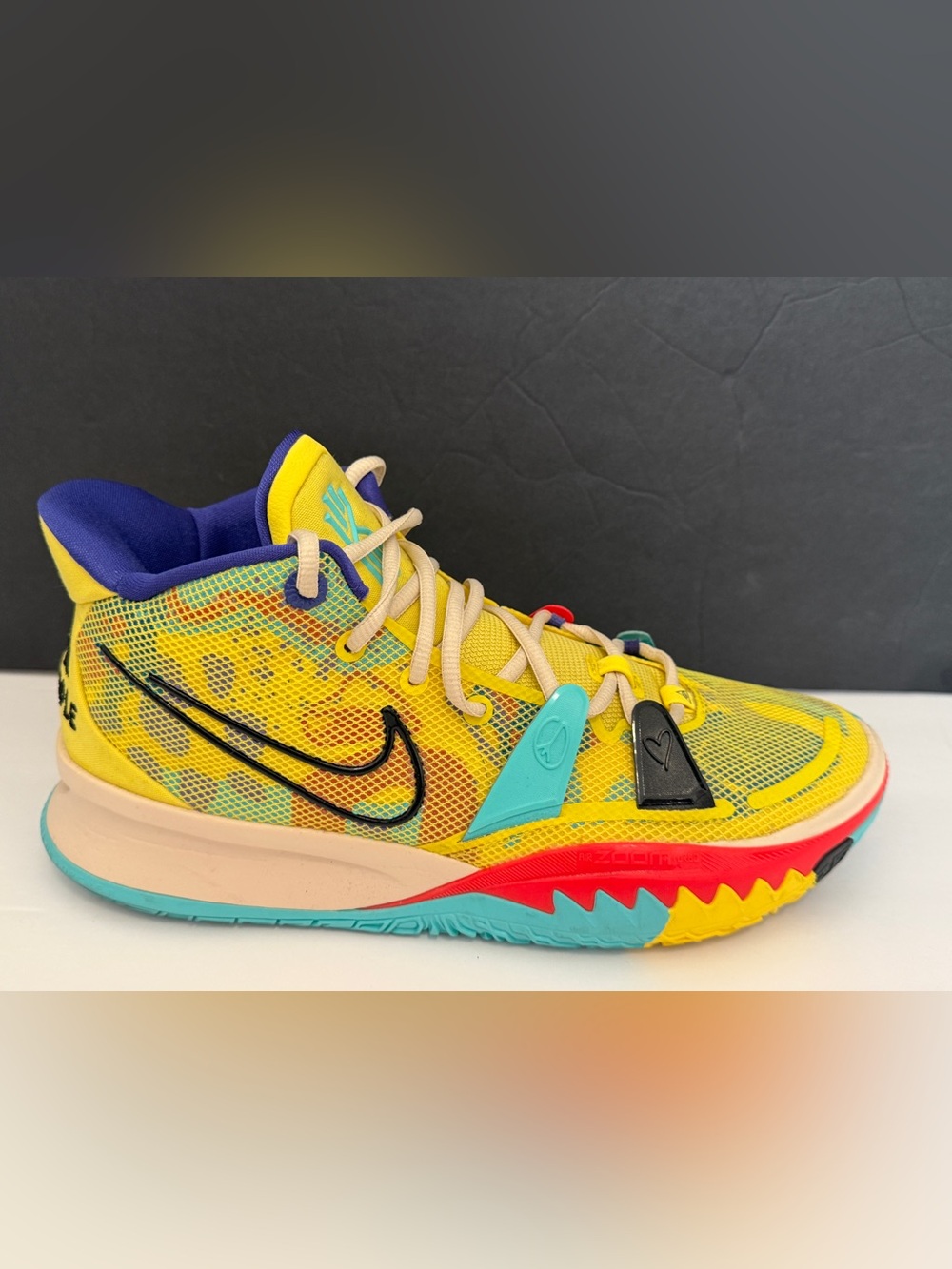 Nike Kyrie 7 1 World 1 People Yellow CQ9326-700 Men’s Size 12 Basketball Shoes